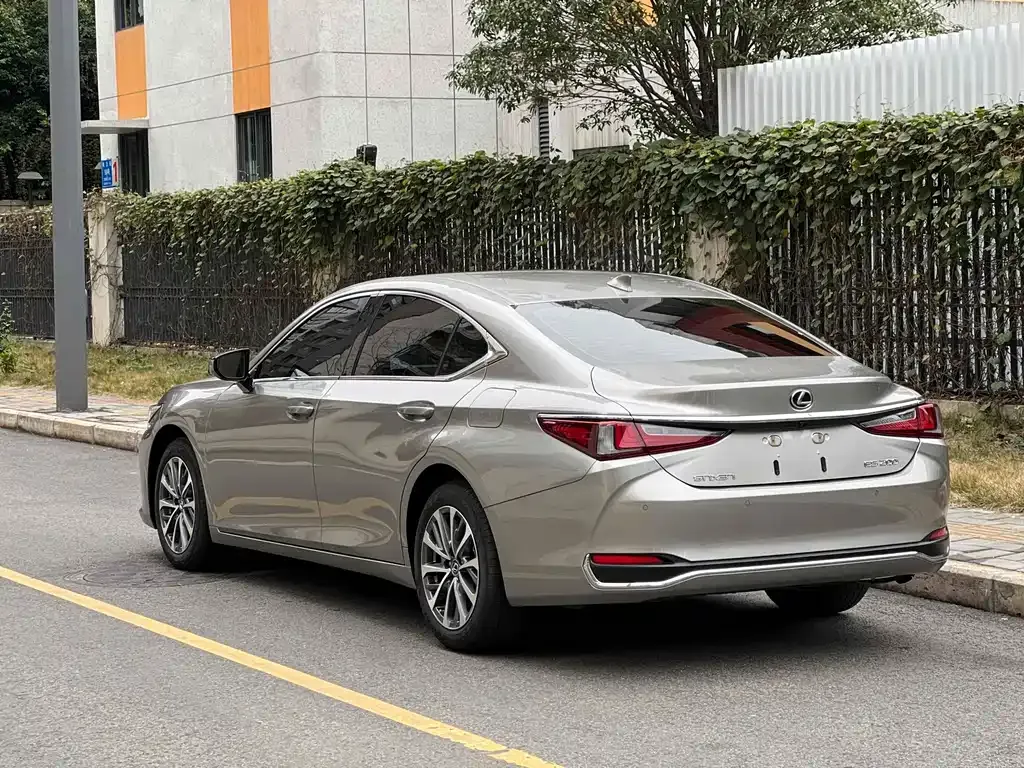 Lexus ES — фото 9