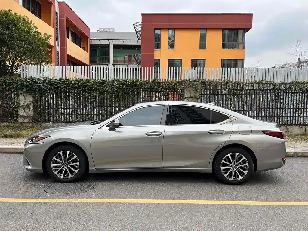 Lexus ES — фото 6