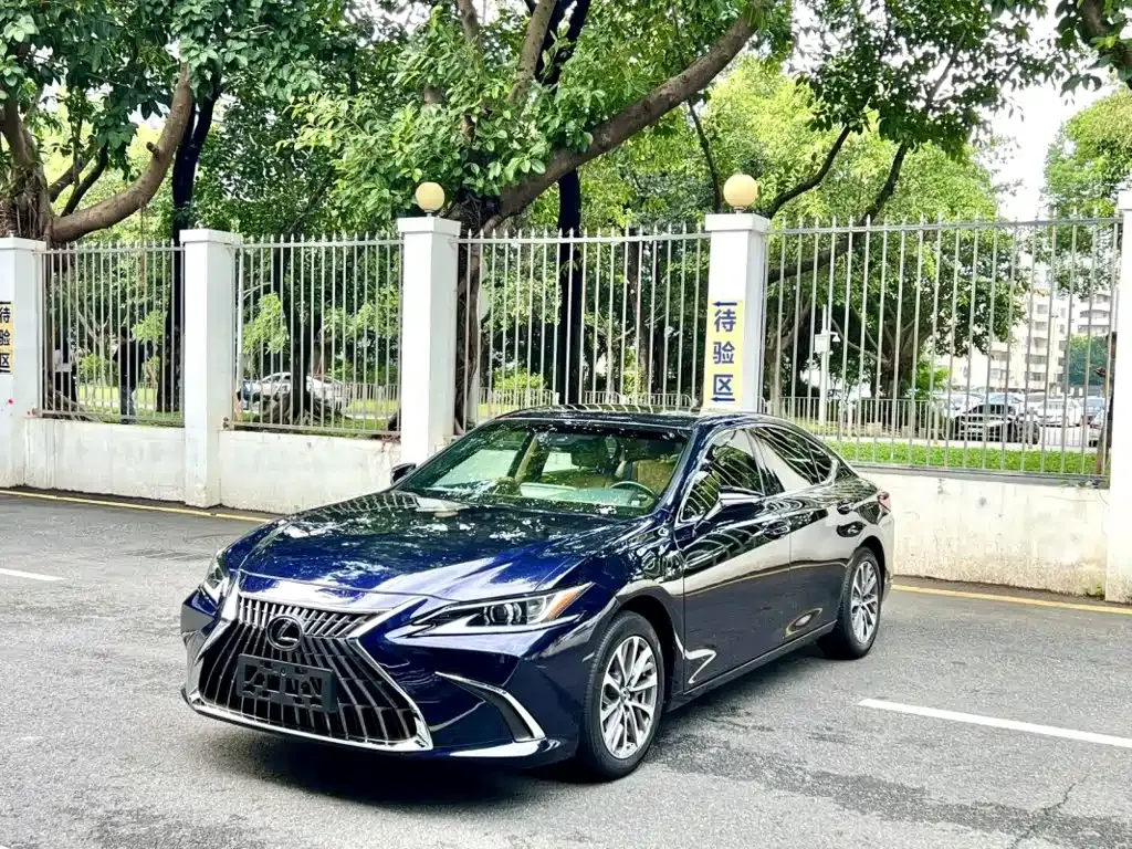 Lexus ES — фото 1