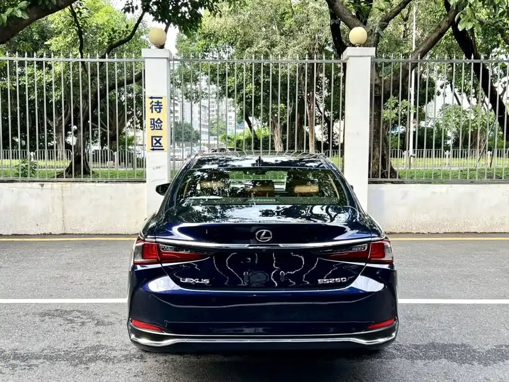 Lexus ES — фото 9