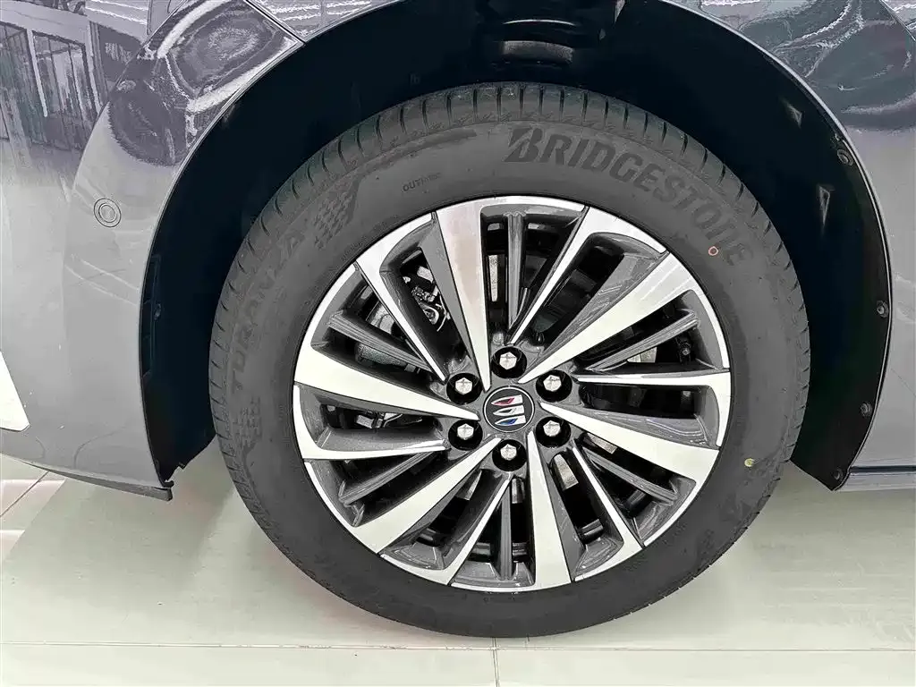 Buick GL8 Hybrid — фото 6