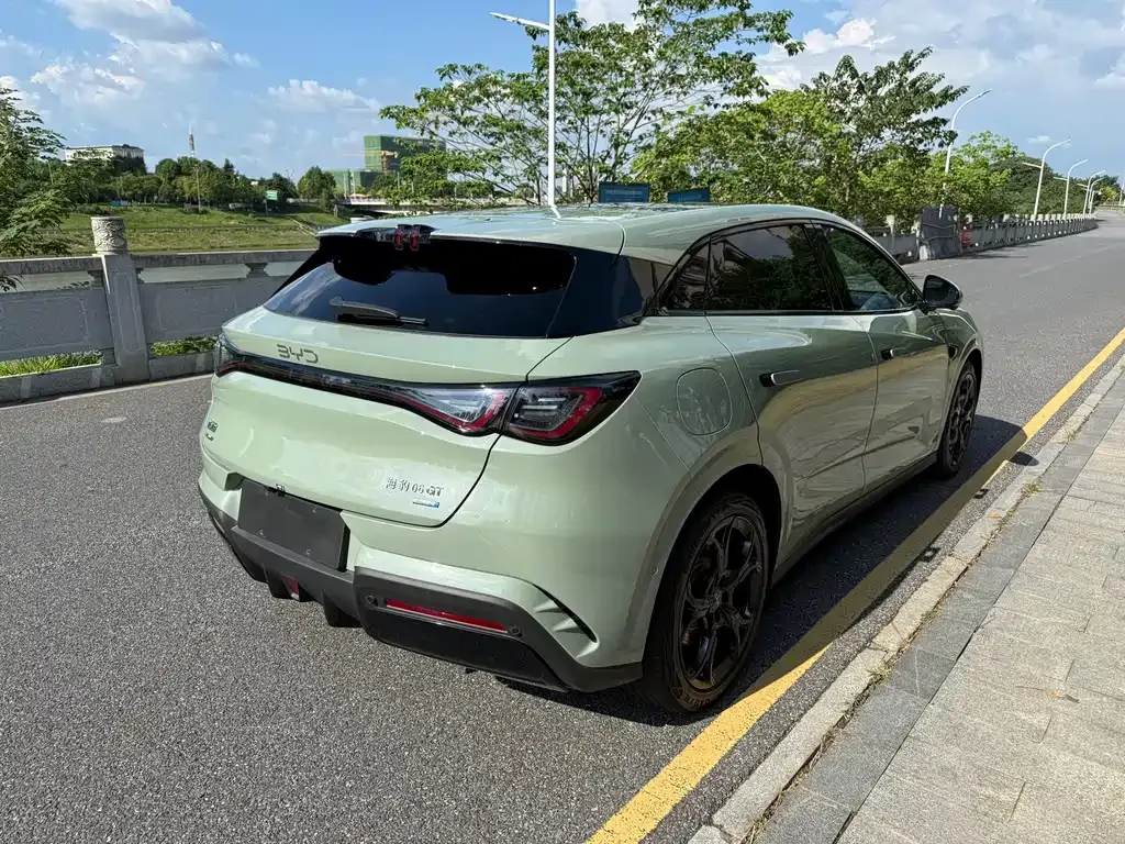 BYD Seal 06GT — фото 10