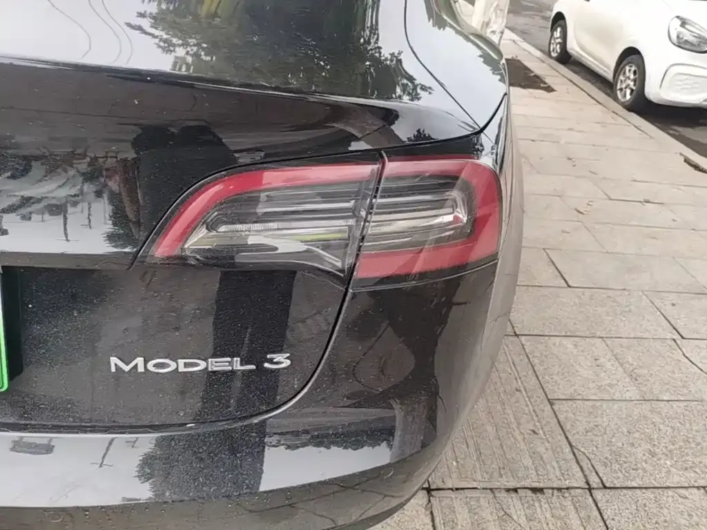 Tesla Model 3 — фото 9