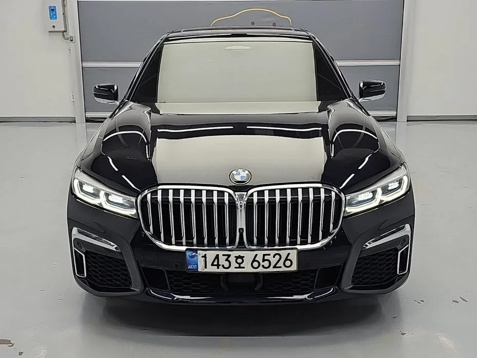 BMW 7-Series — фото 1