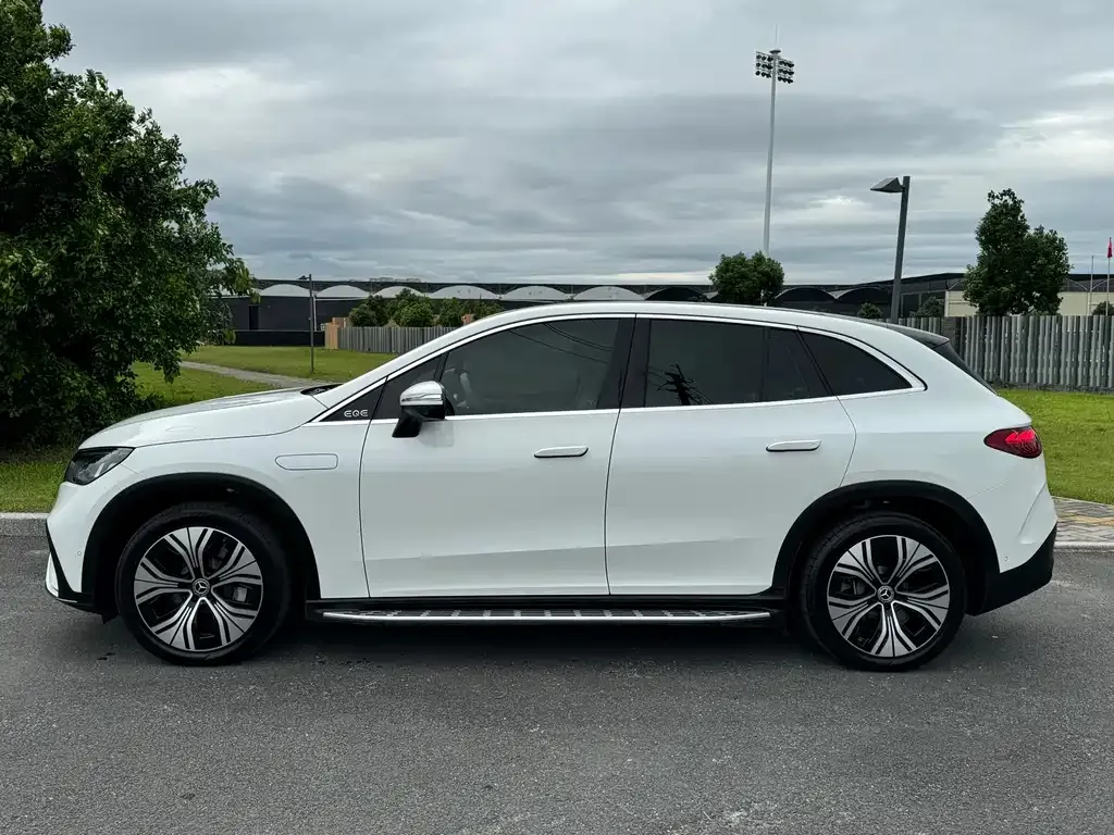 Mercedes-Benz EQE SUV — фото 6