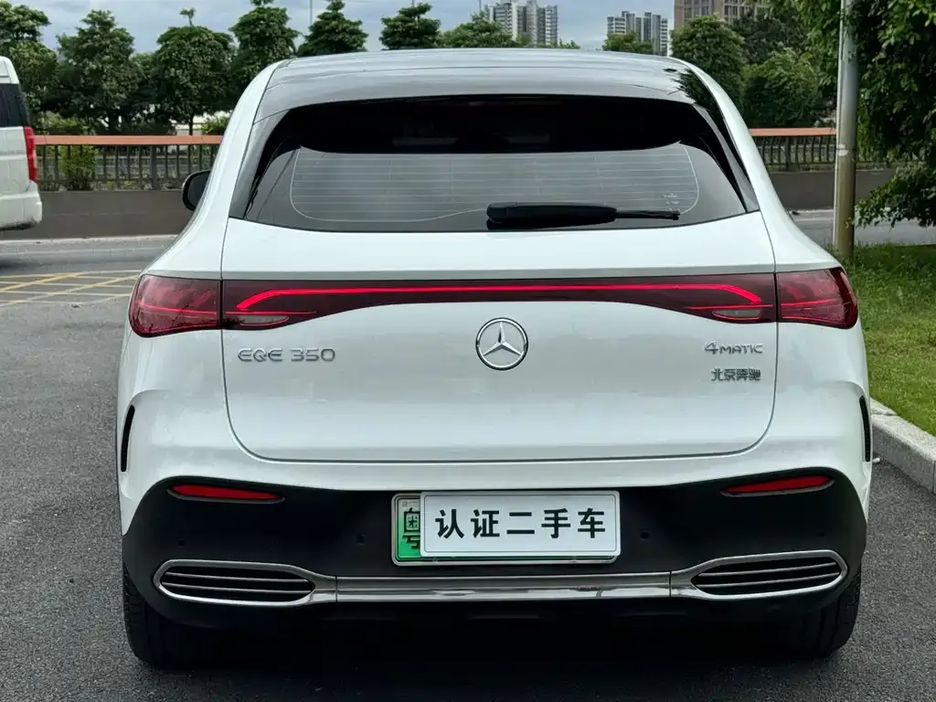 Mercedes-Benz EQE SUV — фото 7