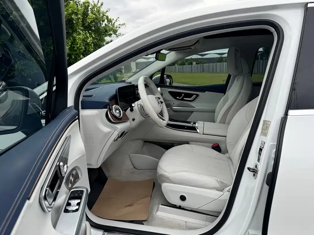 Mercedes-Benz EQE SUV — фото 3