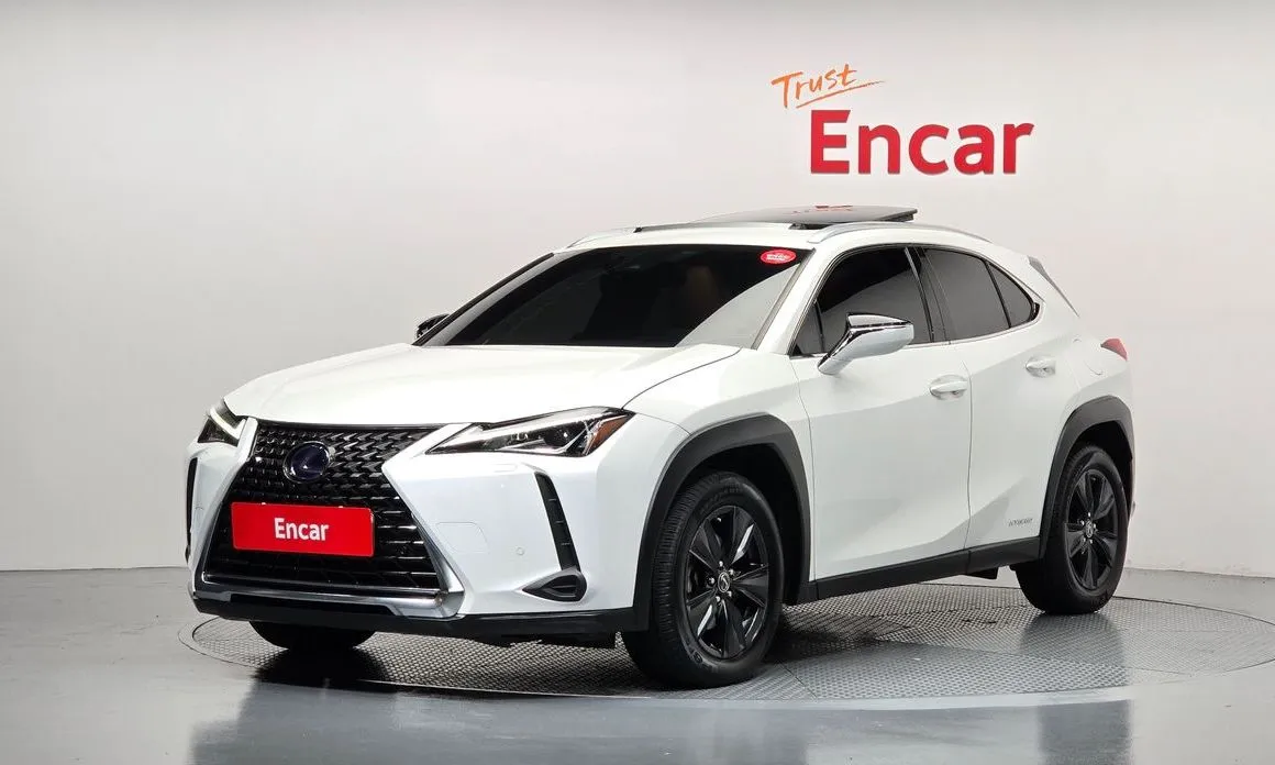 Lexus UX — фото 1
