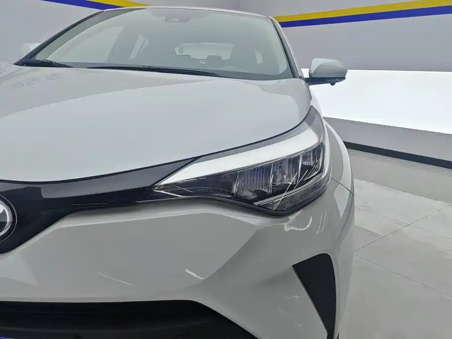 Toyota C-HR — фото 9