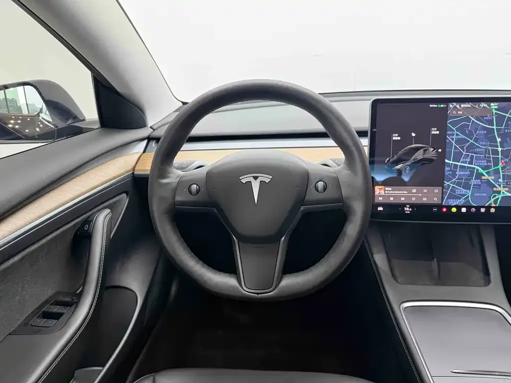 Tesla Model 3 — фото 4