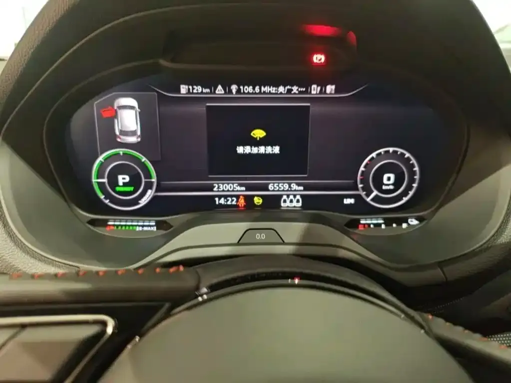 Audi Q2L e-tron — фото 2
