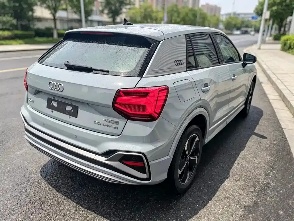 Audi Q2L e-tron — фото 10