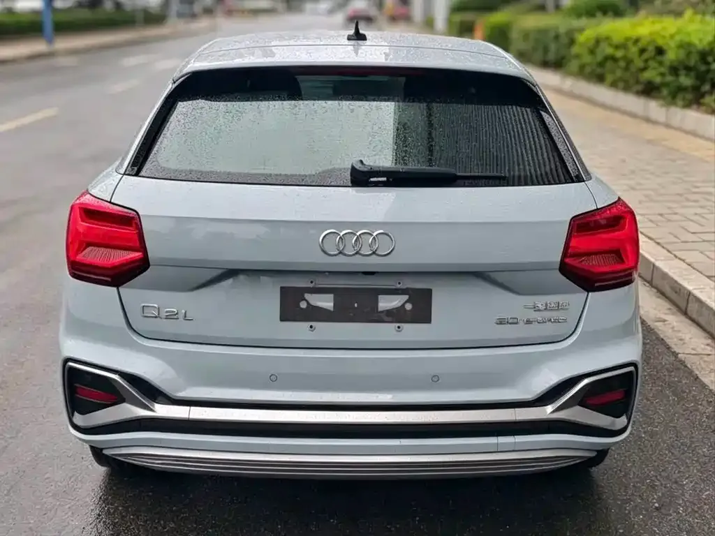 Audi Q2L e-tron — фото 8