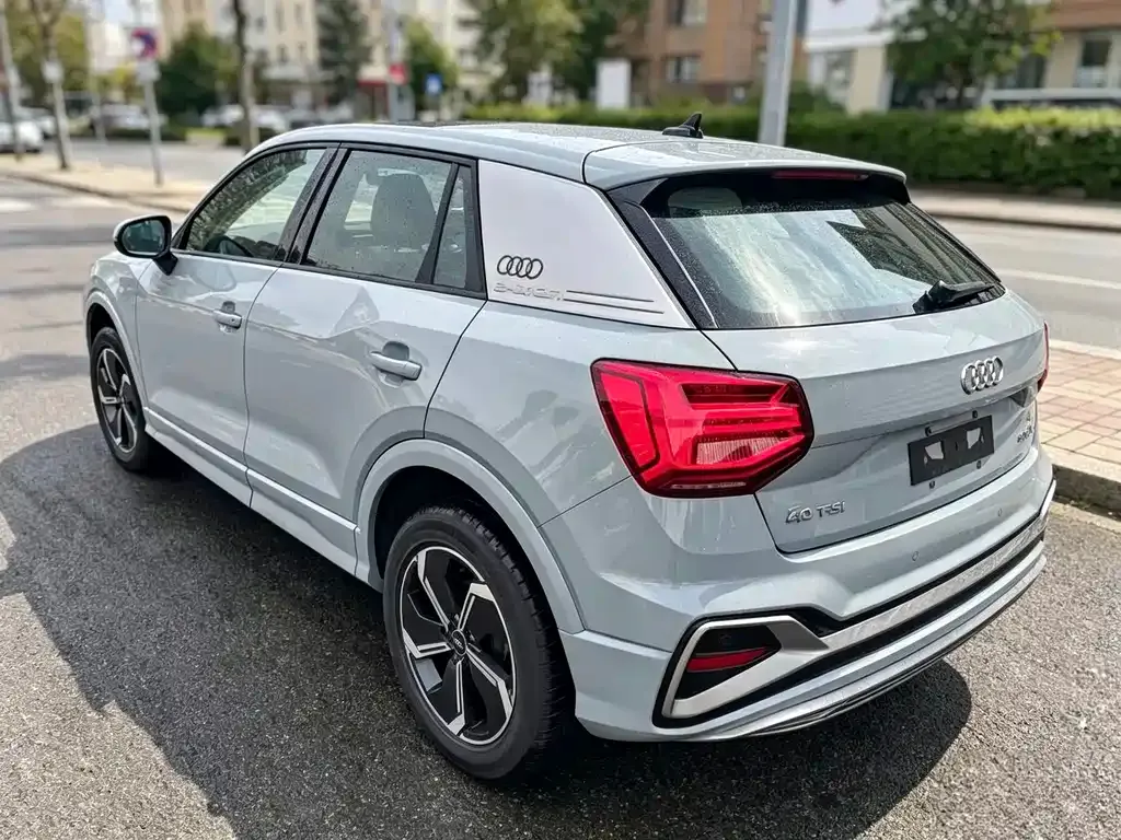 Audi Q2L e-tron — фото 7