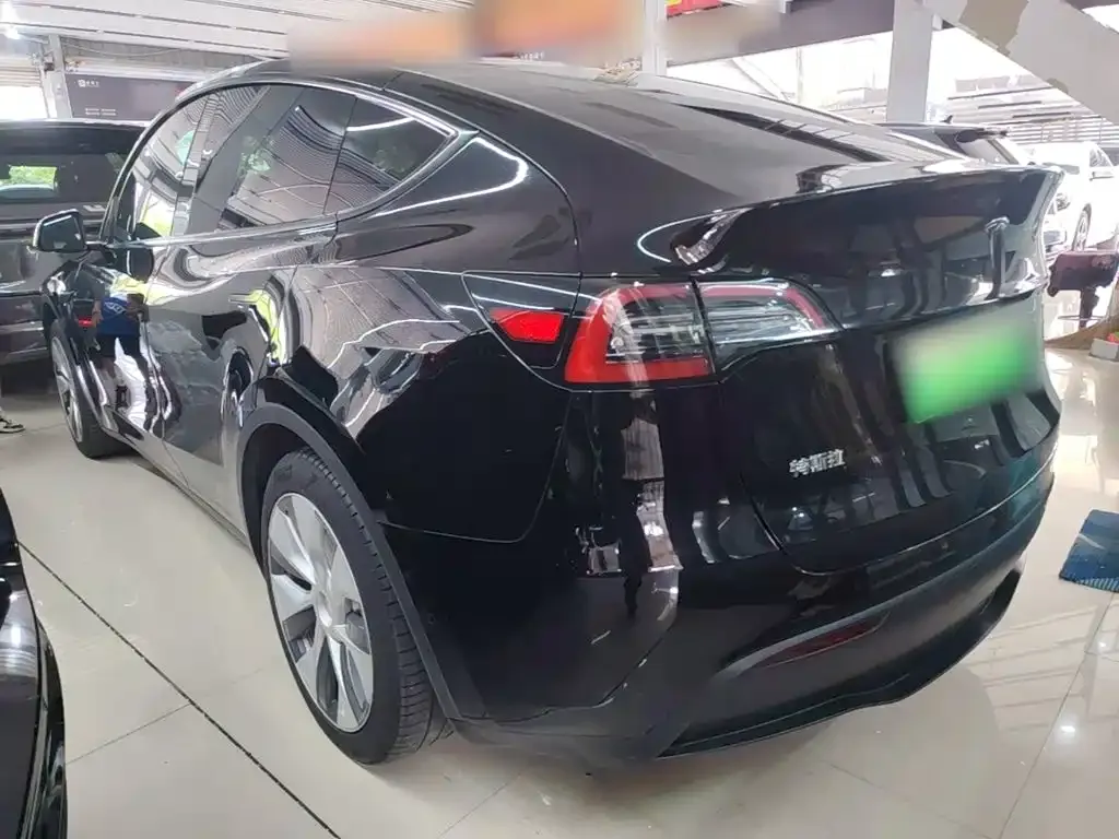 Tesla Model Y — фото 6