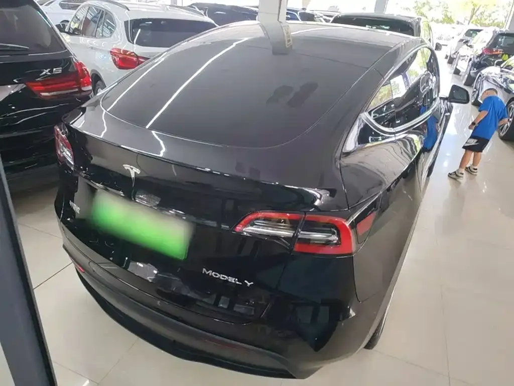 Tesla Model Y — фото 7
