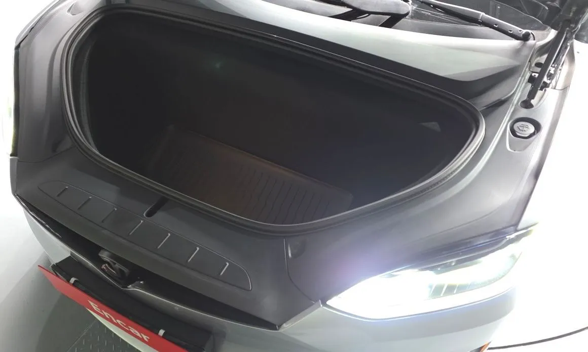 Tesla Model X — фото 7