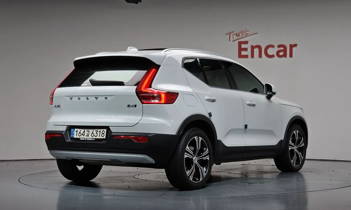 Volvo XC40 — фото 5