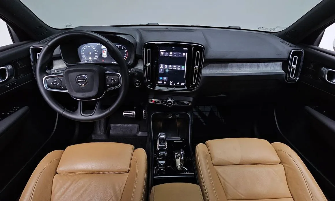 Volvo XC40 — фото 4