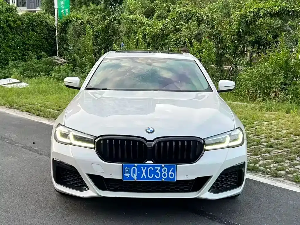 BMW 5 Series — фото 9