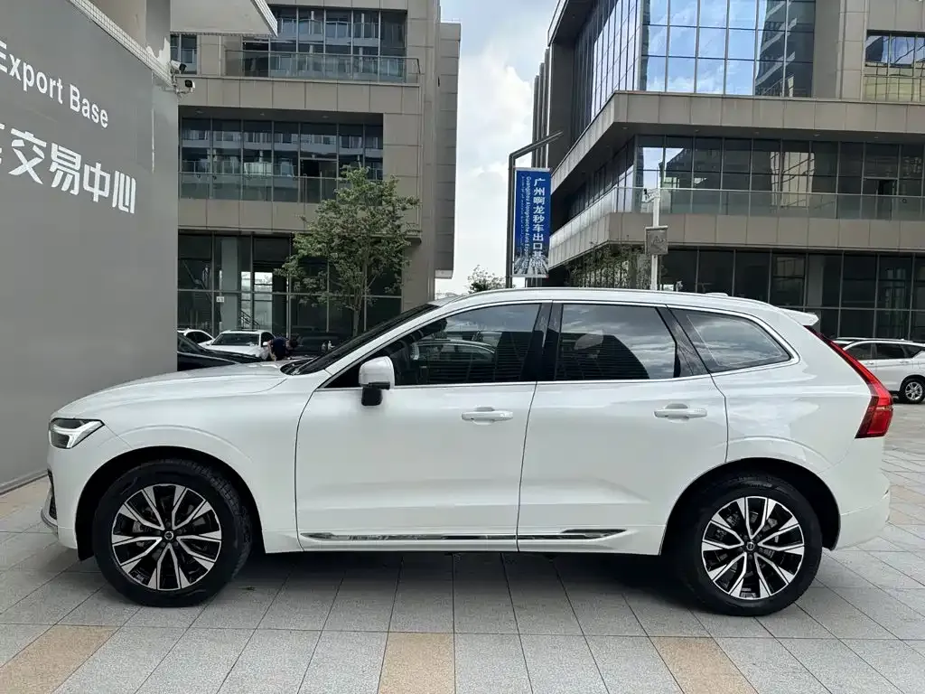 Volvo XC60 — фото 8