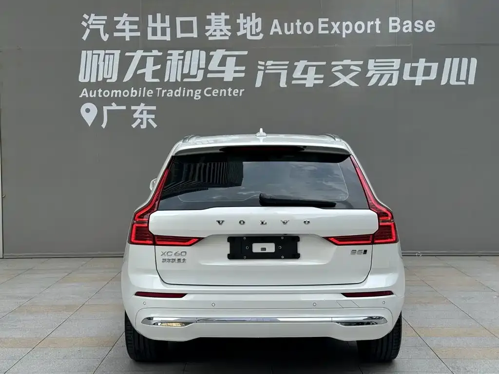 Volvo XC60 — фото 7