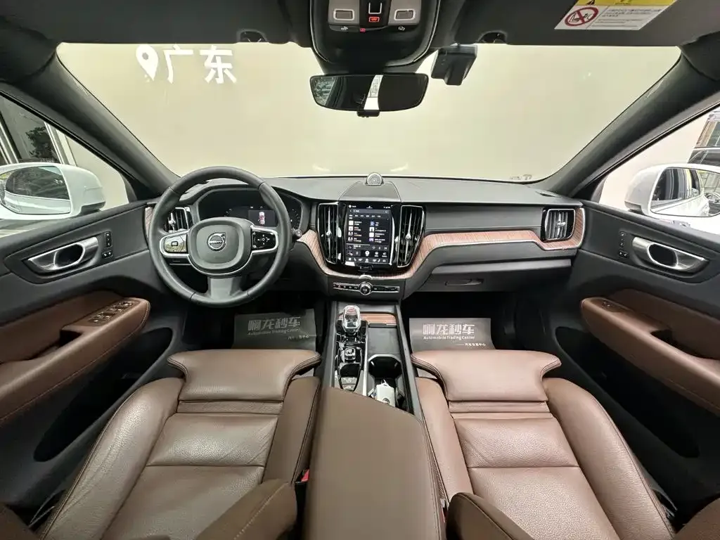 Volvo XC60 — фото 2