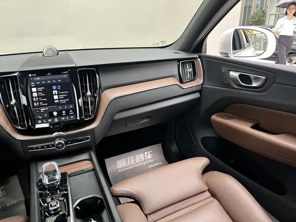 Volvo XC60 — фото 4