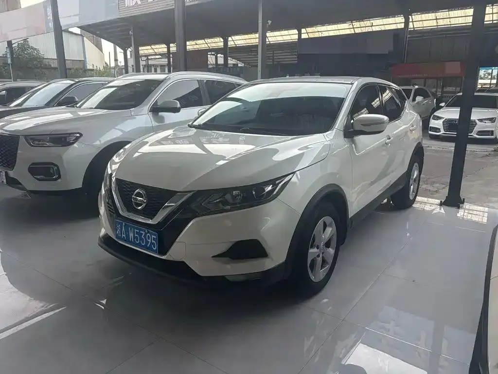 Nissan Qashqai — фото 1