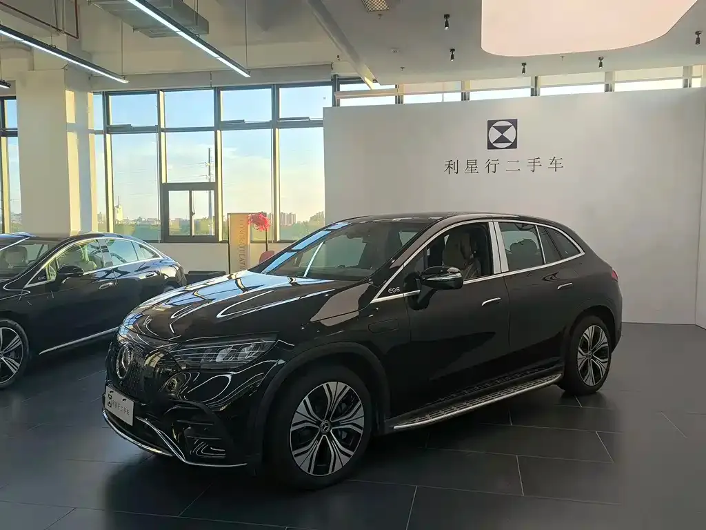 Mercedes-Benz EQE SUV — фото 1