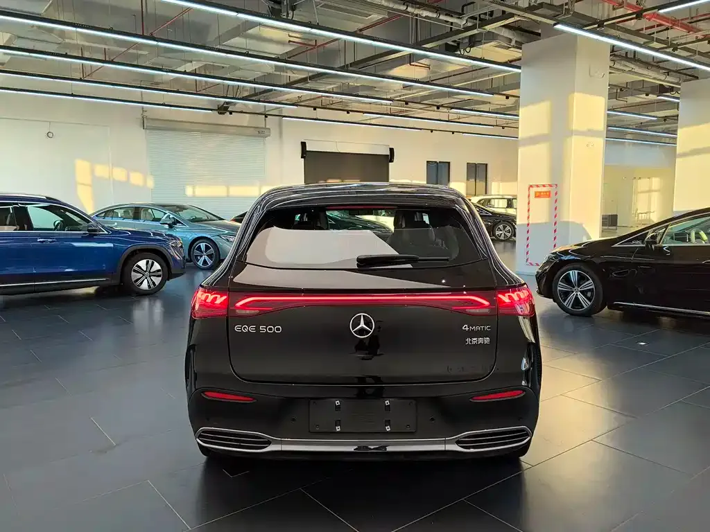 Mercedes-Benz EQE SUV — фото 9