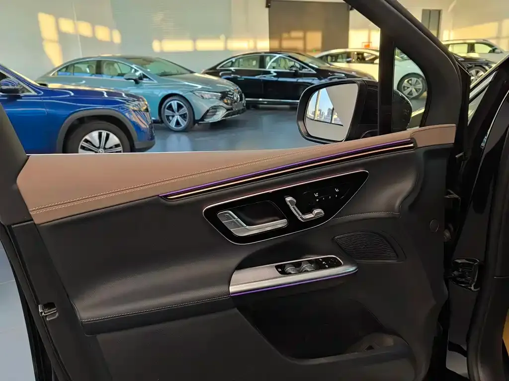 Mercedes-Benz EQE SUV — фото 3