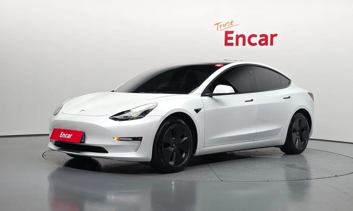 Tesla Model 3 — фото 1