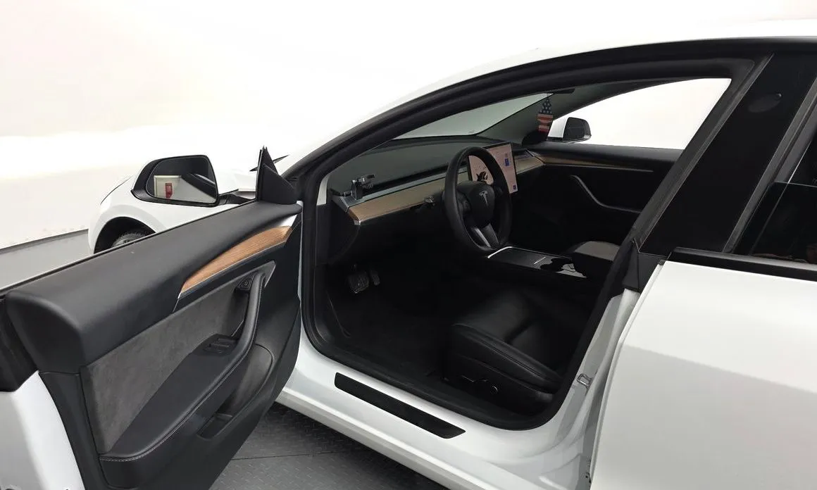 Tesla Model 3 — фото 9
