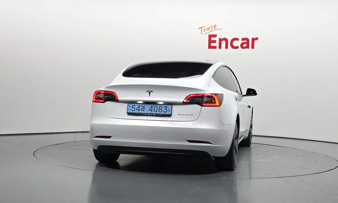 Tesla Model 3 — фото 3