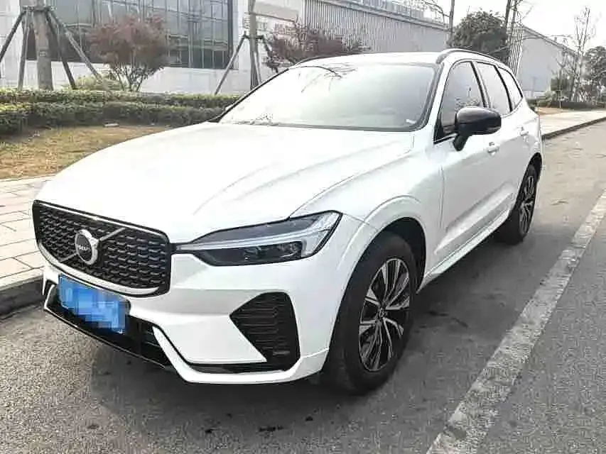 Volvo XC60 — фото 1