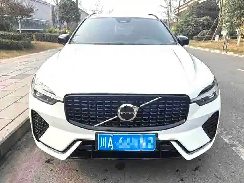 Volvo XC60 — фото 8