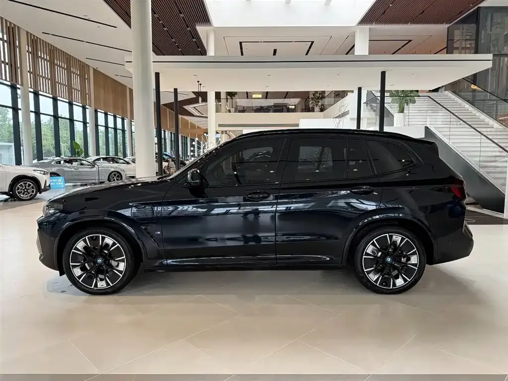 BMW iX3 — фото 3