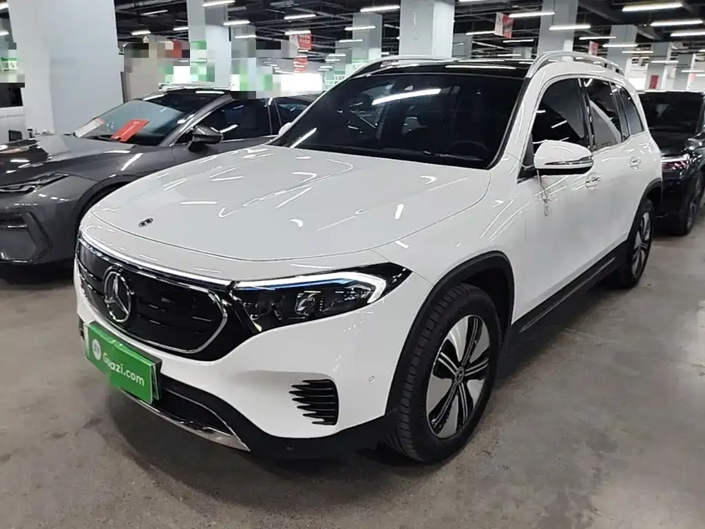 Mercedes-Benz EQB — фото 1