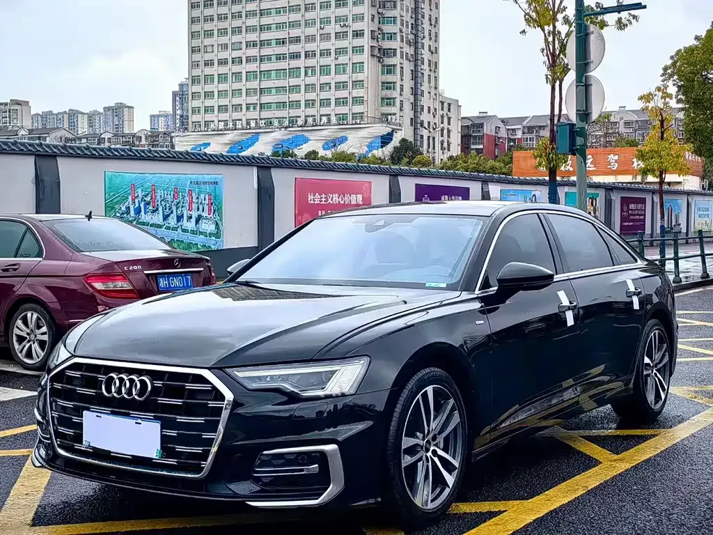 Audi A6L — фото 1