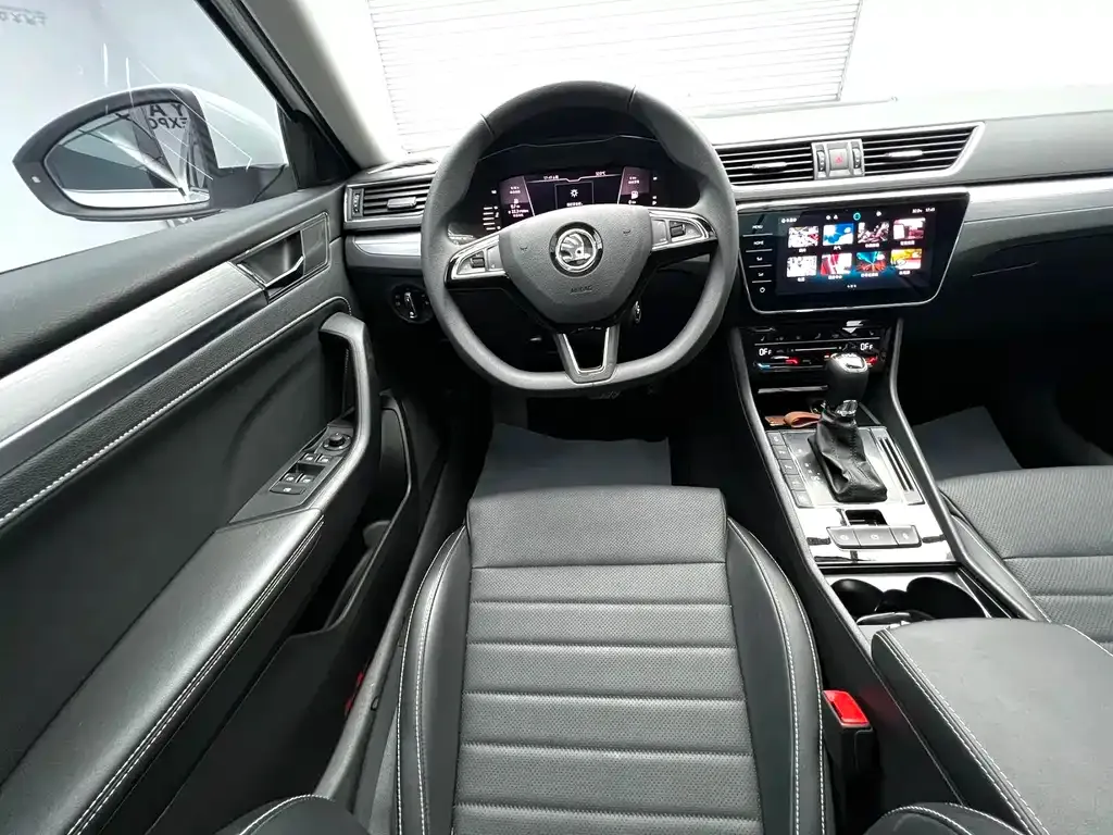 Skoda Superb — фото 5