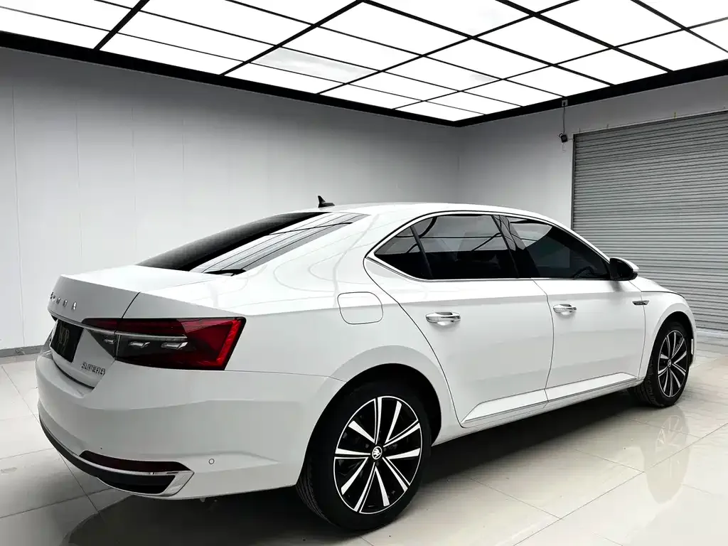 Skoda Superb — фото 6
