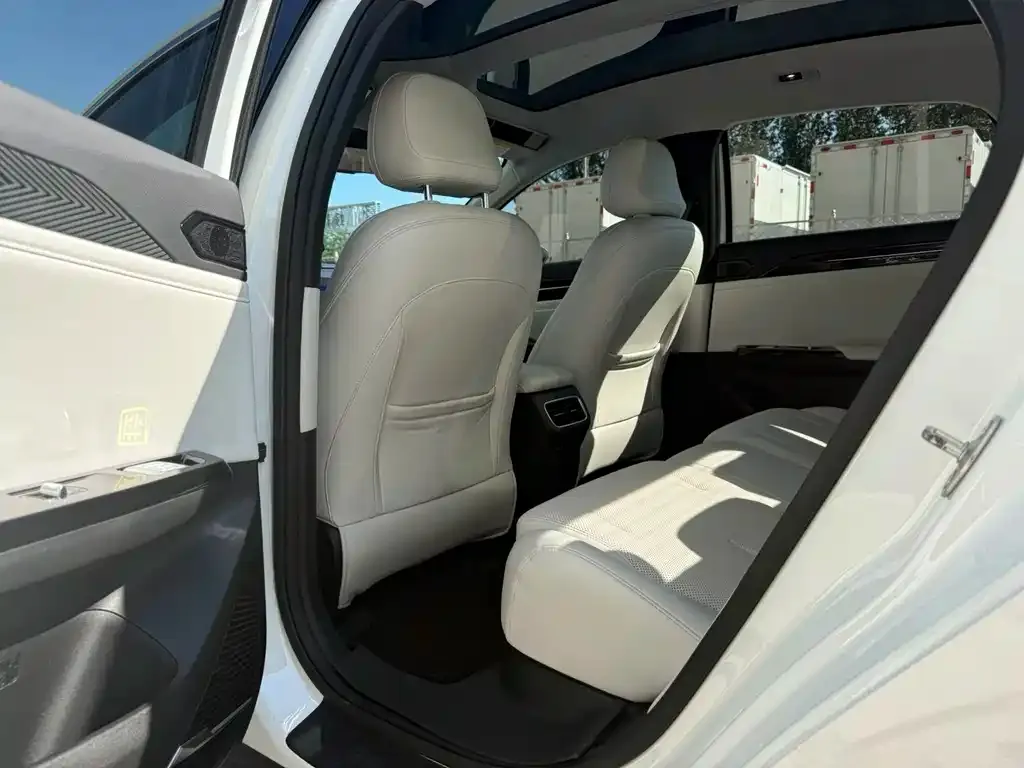 Geely Galaxy L6 — фото 6
