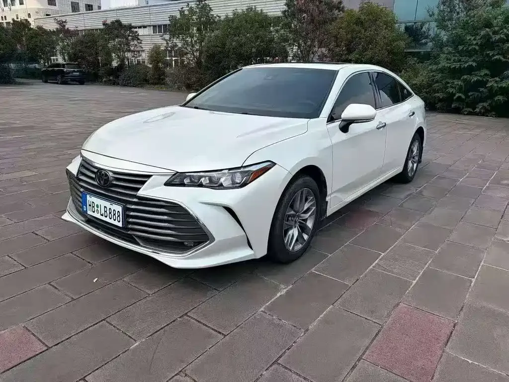 Toyota Avalon — фото 1