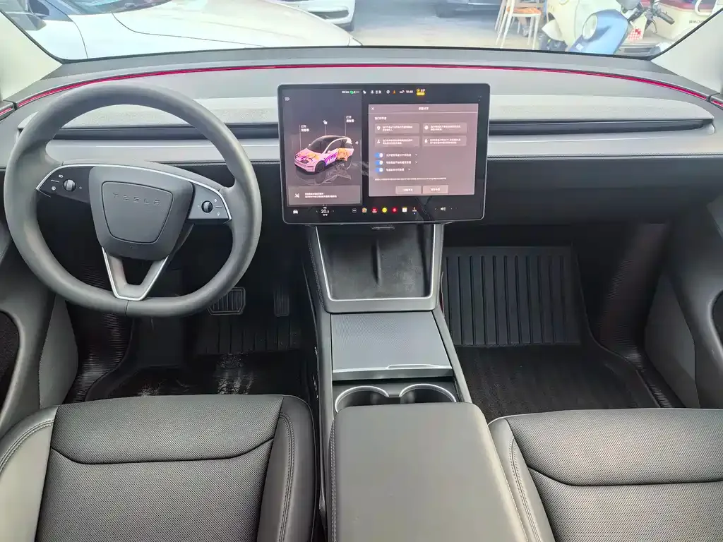 Tesla Model Y — фото 8