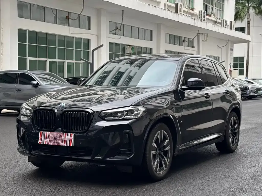 BMW iX3 — фото 1