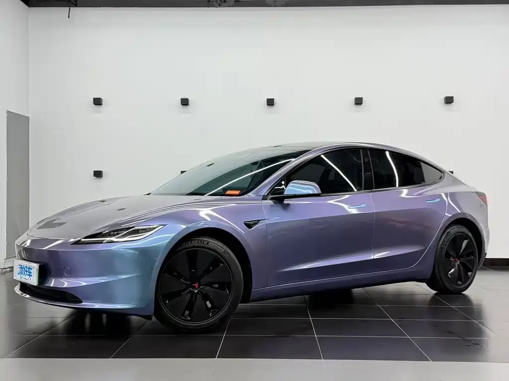 Tesla Model 3 — фото 1