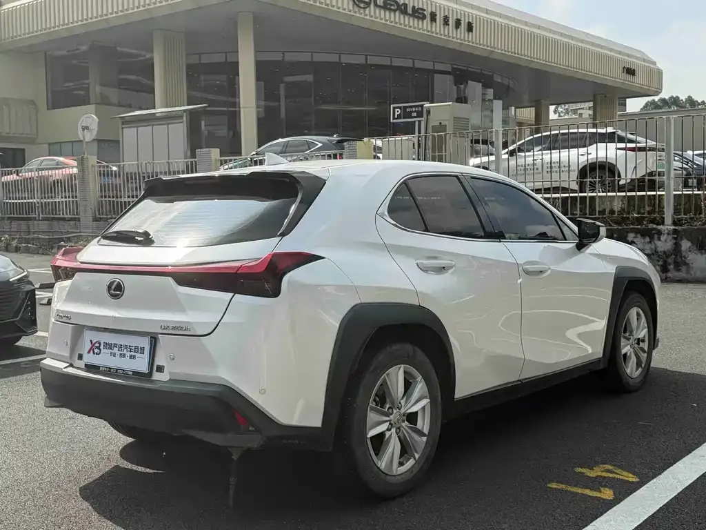 Lexus UX — фото 3