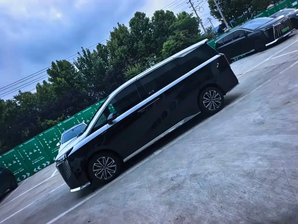 GAC Motor Trumpchi M8 — фото 10