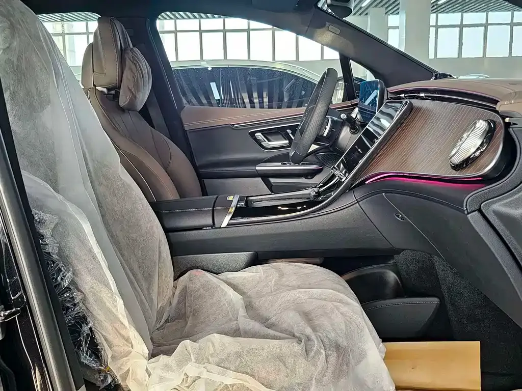 Mercedes-Benz EQE SUV — фото 3